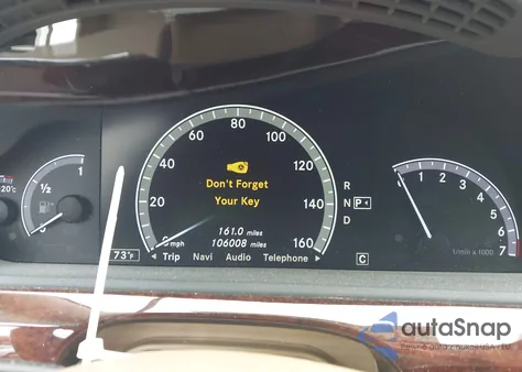 2010 Mercedes-Benz S 550 z USA, uszkodzony, nr VIN WDDNG7BB7AA296208